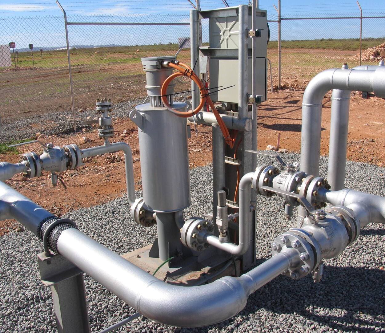 Gas pre-heaters with inline process connection